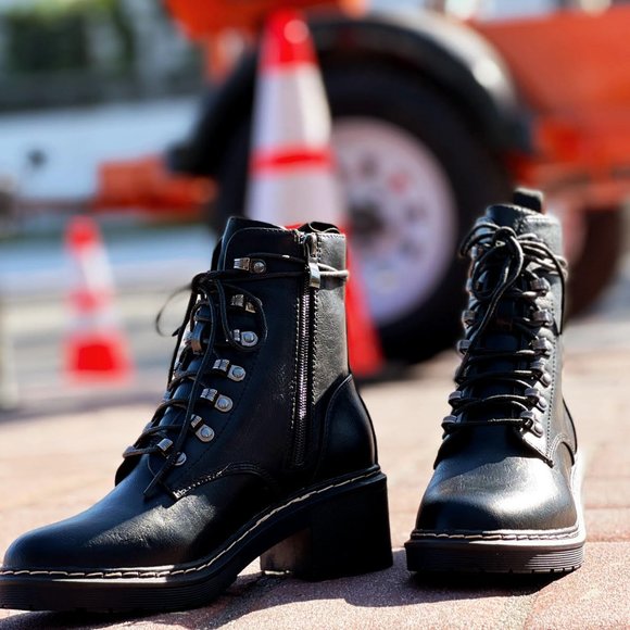 NEW Black Faux Vegan Leather Laced Up Lug Sole Platform Ankle Combat Boots Shoes - Picture 13 of 15